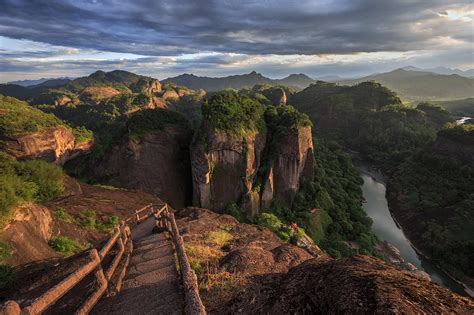 Le Mont Wuyishan : Un Gigante De Rochers Perçant Les Nuages !