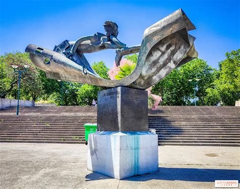  Le Musée de la Sculpture en Plein Air du Dongsan: Une Ode à l'Art Contemporain sous le Ciel de Daegu !