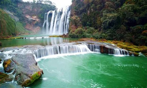 Le Mont Huangguoshu, une cascade gigantesque et un spectacle naturel époustouflant!