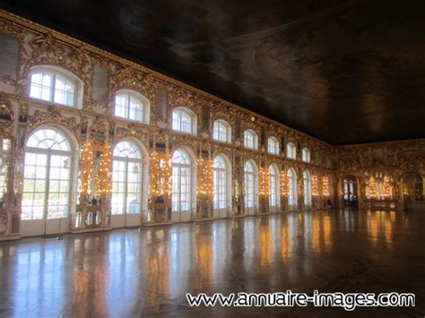 Le Pavillon des Flèches Dorées : Un Joyau architectural et un paradis pour les amateurs de thé !